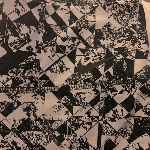 Women’s NIKE dri-fit Capri workout pants size medium workout - Picture 5 of 5